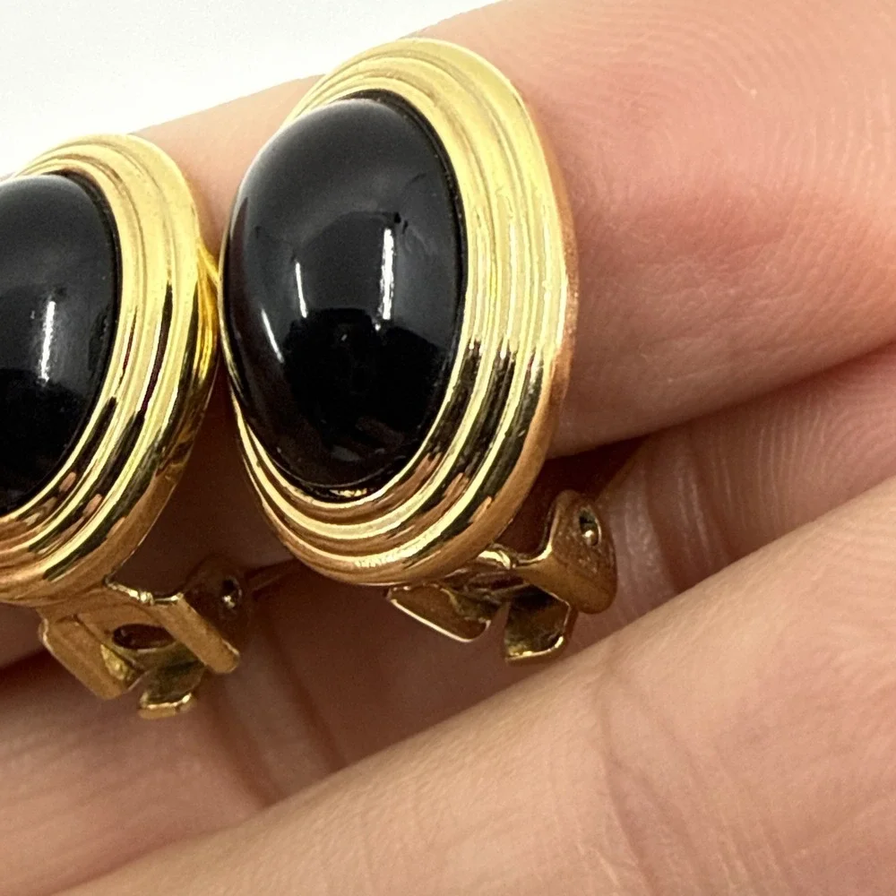 Vtg‎ Christian Dior Gold Tone Black Glass Cabachon Clip On Earrings .75